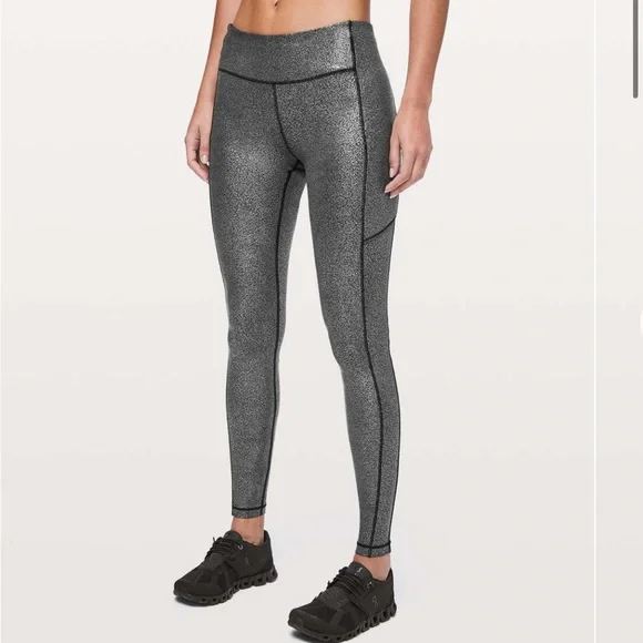 New Lululemon🍋 Speed Up Tight *Foil 28"
Luminosity Foil Silver Size 6 - Picture 1 of 5